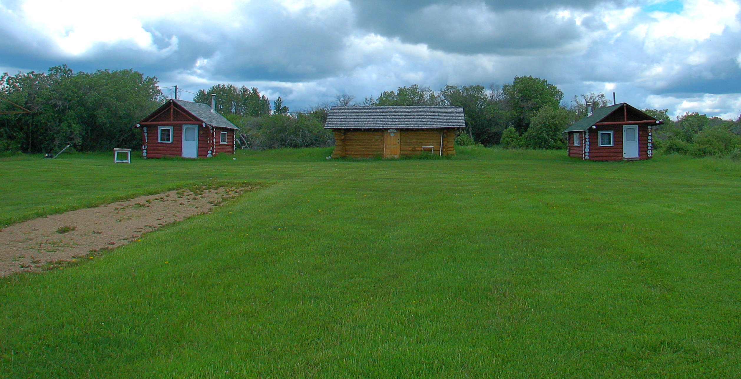 Left to right: one-room cabin, shower cabin, one-room cabin.